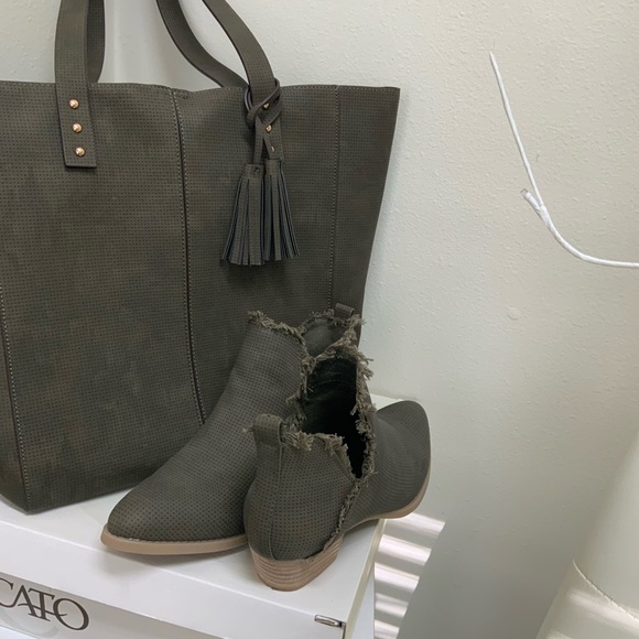 CATO Hunter Green Boots - Picture 4 of 4